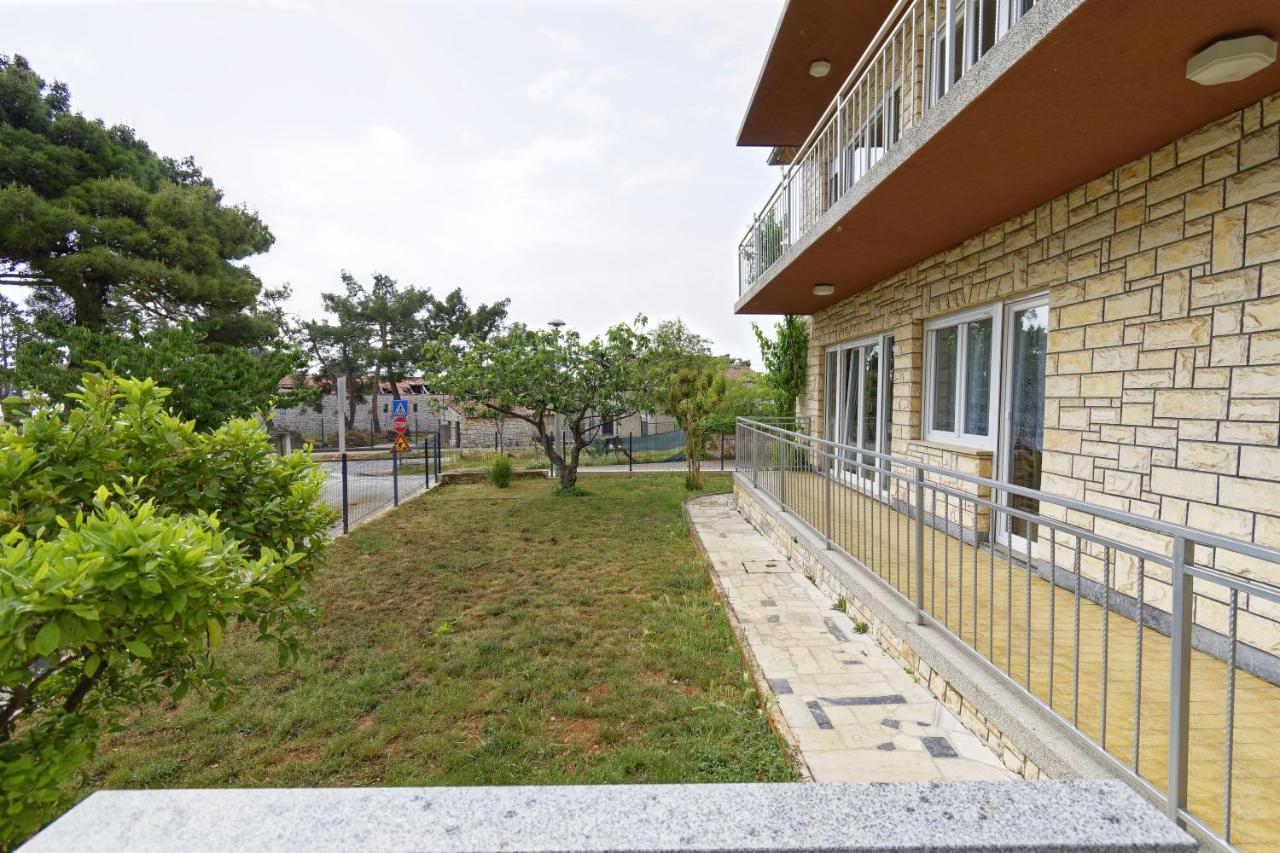 Apartment Patrik By Rent Istria ウマグ エクステリア 写真