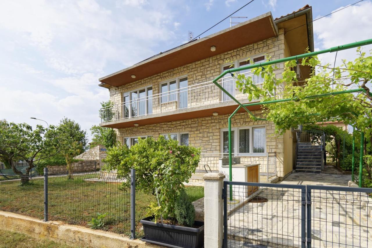 Apartment Patrik By Rent Istria ウマグ エクステリア 写真